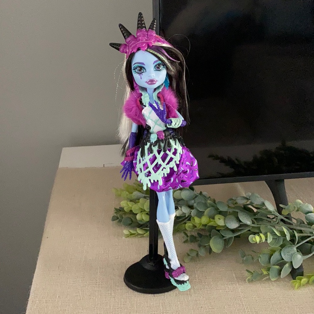 MONSTER HIGH Abbey Bominable LIMITED EDITION